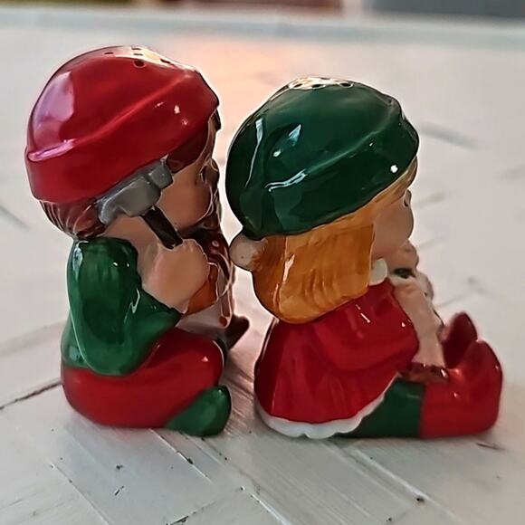 Avon Vintage 1983 Toy Making Elves Salt & Pepper Shakers Boy & Girl 2.5" x 1.5" - Picture 4 of 6